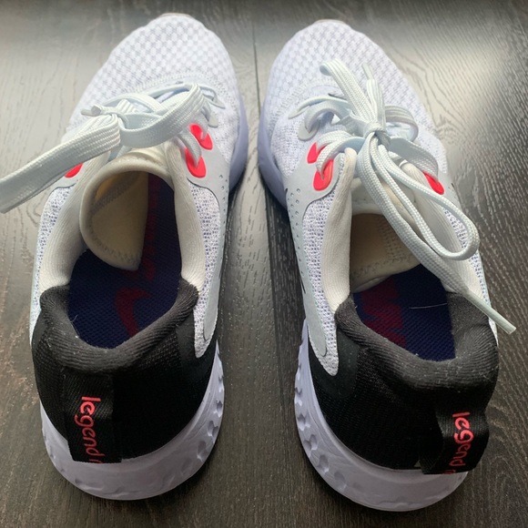 NEW, NEVER WORN Nike Legend React - Picture 2 of 3